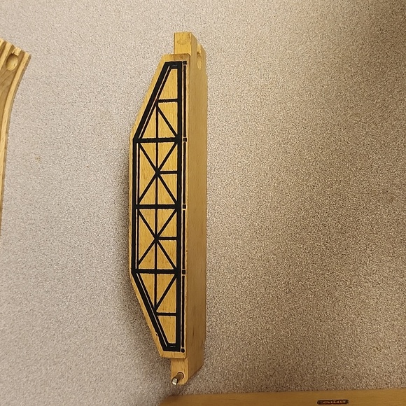 Brio Train tracks - Bridge, tunnels, and tracks with small hills. - Picture 7 of 14